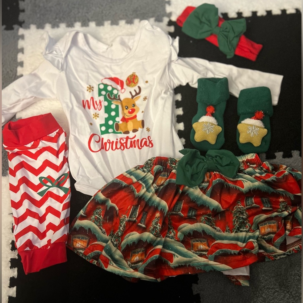 My 1st xmas outfit with pair of xmas hats for mom and baby